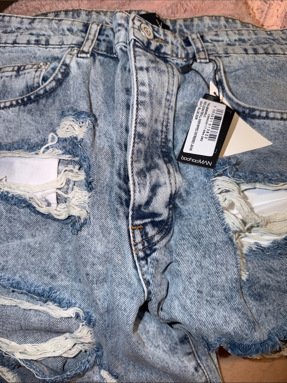 boohooMAN
Wide‎ Leg Skater All Over Ripped Distressed Jeans - Picture 11 of 11